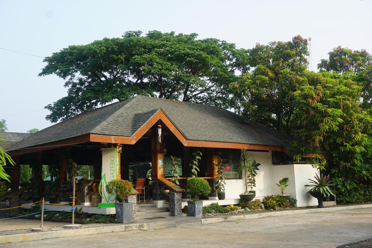 Floating Sanctuary Resort Powered By Cocotel Bulacan Exterior foto